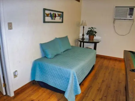 Acorn Timbers Apartment - Lakefront apartment with pier on Lake O' the Pines.