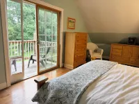 Spacious Farmhouse on Davis Stream to Damariscotta Lake with 5 bedrooms