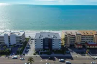 Enjoy beautiful sunsets from the top floor in this 2 bed,  2 bath condo!