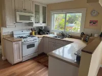 Quiet Cottage on the Lane Close to SF, Parks, Redwoods, Zoo, BART and the Ferry! 오크랜드 호텔