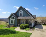 Chalet Haus. 5 min from the Ark Encounter. Room for 10 with gameroom and deck. Hotels near JB Miller Park