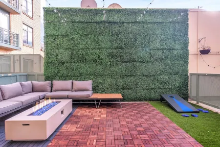 Stylish Vibrant Getaway w/Private Patio next to Bars & Food, 5 minutes from DC!