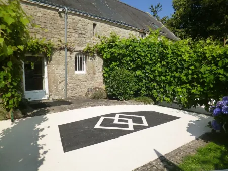 Ty Kreiz cottage: comfort and character in 15th century walls