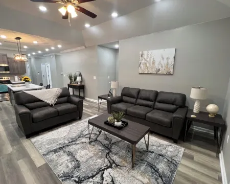 High N Heber /Brand new 4 bedroom 2.5 bath 2 car garage/washer & dryer available Hotels in Heber Township