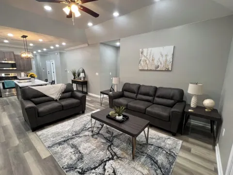 High N Heber /Brand new 4 bedroom 2.5 bath 2 car garage/washer & dryer available Hotels in Heber Township