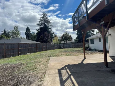 Bright & ultra clean family friendly home minutes from Autzen Stadium