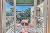 Live Oak Condo on Oglethorpe Square
