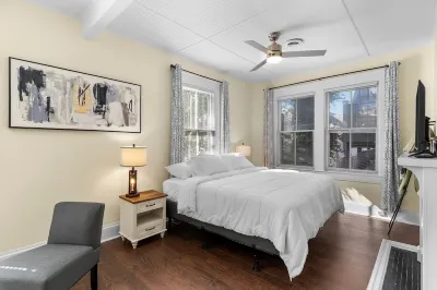 Farmhouse 3 bedroom downtown by River Walk No cleaning fee Hotels near SandiCastles