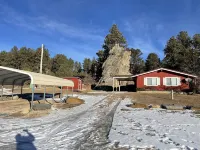 Bear Rock Bungalow-King Bed & 2 Twin Cots