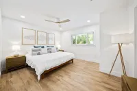 New Modern Waterfront Bungalow Retreat + Tropical Vibes + Fishing Paradise!