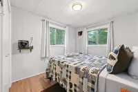 Charming 3-bedroom house with AC, WiFi, 🏓Ping-Pong, Foosball,🔥Firepit,🍔 Grill