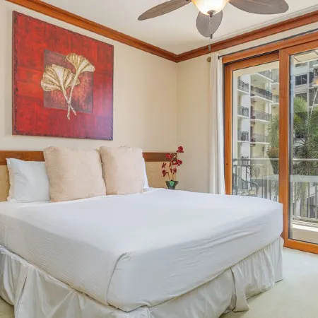 Aloha! Come enjoy paradise in our tranquil & relaxing beach villa.