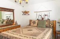 Wagon Wheel Ranch Close to Dvnp with Hot Tub and Cowboy Pool
