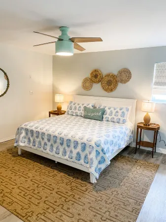 *Salty Sol*-Heated Pool, Golf Cart available to rent, short walk to the beach!🏝