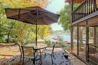 Private Dock, Mountain View, Lake Front, 2 kayaks, 2 SUPs, 1 canoe, Hot tub