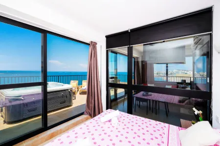 Islet Promenade Seafront Penthouse With Private Hot Tub