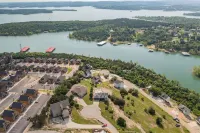 5Star MajesticRetreat, TableRock Lake Branson Chalet, Walk2Lake,FirePits,HotTub