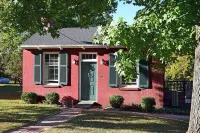 Cozy 1-bedroom house in historic Arrow Rock with WiFi, AC.