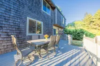 BEACH PATH, GAME ROOM, FIRE PIT, DOGS OK..  YOUR NEXT GREAT BEACH ADVENTURE!!