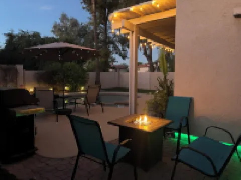 Delightful 4-bedroom house in Avondale with WiFi, Pool, Spa. Hotels in Avondale