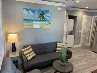 Cozy spot next to Duval with swim spa - 2bed/2bath