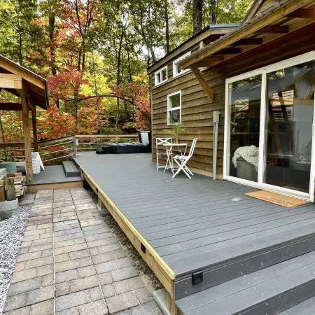 Secluded 34 Acres •Luxury Mountain Tiny Home with Treehouse Bedroom• Hot Tub