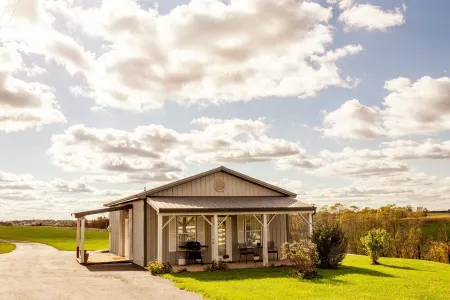 Holland Country Cottage is located in the Golden Triangle!