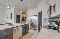 *Desert Escape- With a Private Hottub & Firepit*