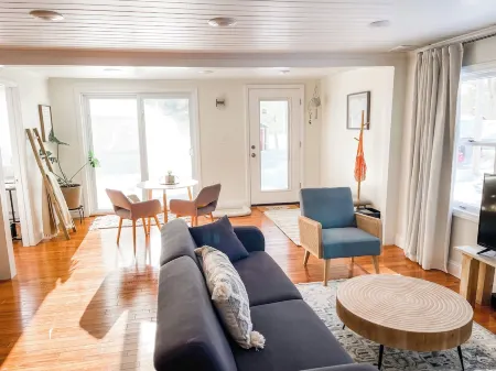 The Purple House by Pettingill Pond Отели в г. Уиндем