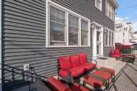 Luxurious 5-bedroom home steps from Hampton Beach & all entertainment فنادق في Hampton Beach