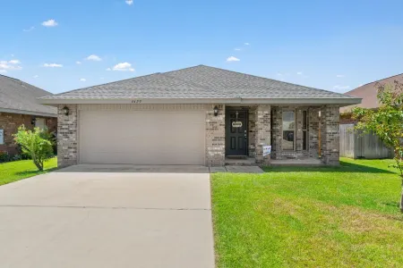 30 Minutes to Beaches and Entertainment