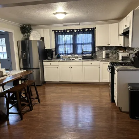 Cozy Three bedroom home in Central Farmington