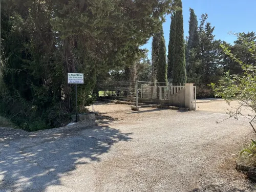 La Maison d'Alfred the charm of an old farmhouse at the foot of the luberon Hotels in Cavaillon