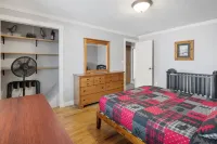 The Dam Overlook  • 3 Min Walk to the Lake • Hot Tub • Game Room Hotels in Evergreen