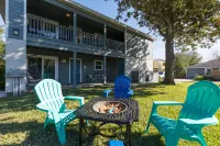 Cozy, 2nd floor apt 5 min walk to bch. PET friendly. FREE bottle of PROSECCO