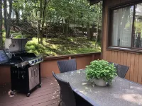 4 Season Fun Filled Mountain Retreat in Saw Creek Estates with Tons of Amenities