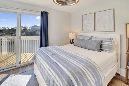 Cape Casa--Beautiful 2BR Dog-friendly  in Barrier Dunes, 200 steps to Beach