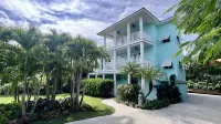 Key West Style Beach House w/ Boat Parking 2 mins from launch 5 mins from beach!