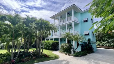 Key West Style Beach House w/ Boat Parking 2 mins from launch 5 mins from beach! Hotels near The Jensen Beach Christian Church