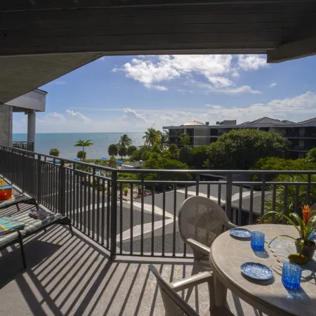 Beach Penthouse: Ocean Views from every room  Tropical Excellence