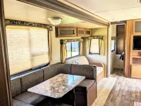 Spacious 2 Bedroom Bunkhouse RV, Farm View, Family and Dog Friendly Hotels in Grady County