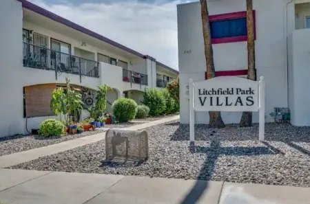 Renovated Villa in Old Litchfield