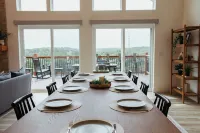 New! Luxury Lakeview Cabin: Lazy River, Theater, Game Rm, Sleeps 20+, Hot Tub