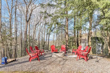 Relaxing Gunstock Chalet!  Near Lake Winnipesaukee and Gunstock Mountain!