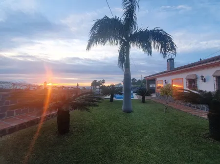 Private villa with heated pool and hot tub in Nerja (Malaga)