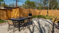 Wheelchair Accessible Home 5 Miles From Riverwalk Hotels in West San Antonio