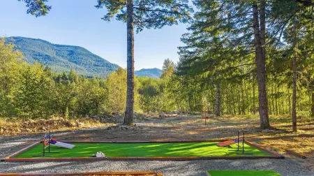 New- River Retreat w/ hot tub, beach & arcade/ game room Отели рядом с достопримечательностью «La Wis Wis Campground»