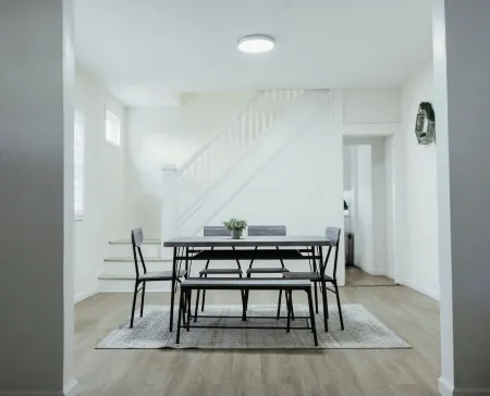 Charming 2-bedroom house in serene Easton with WiFi, AC