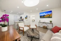 3BR Smart home, close to airport, Fast WiFi, Free private parking, Patio & Grill