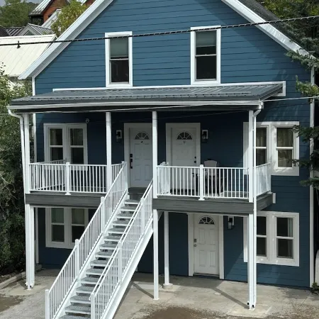 7 Minute Walk to Town Lift and Main Street - Spacious Mountainside Retreat!
